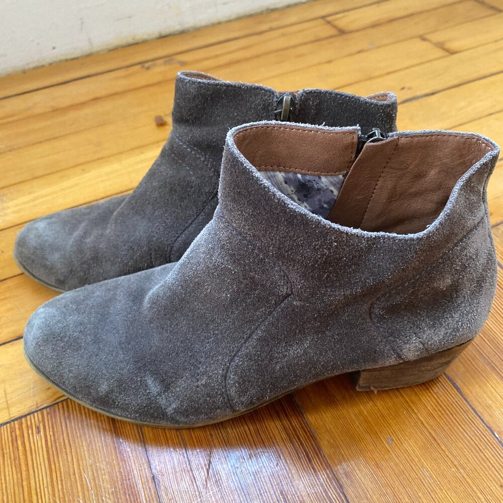 Lucky brand size 8 brown booties